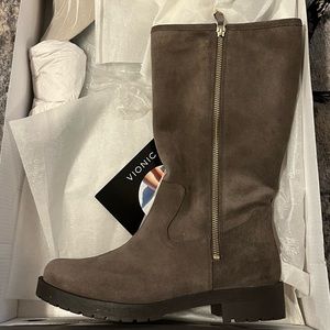 Vionic mystic myca boot, greige color, mid calf boot.